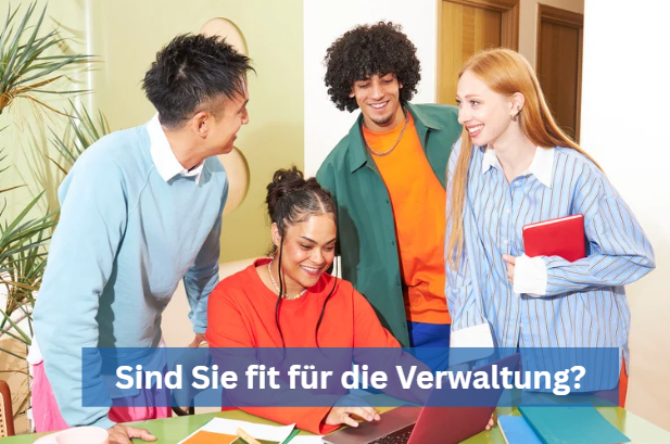 Vier Personen sind abgebildet, die miteinander lachen und sprechen. Eine Frau sitzt vor einem Laptop.